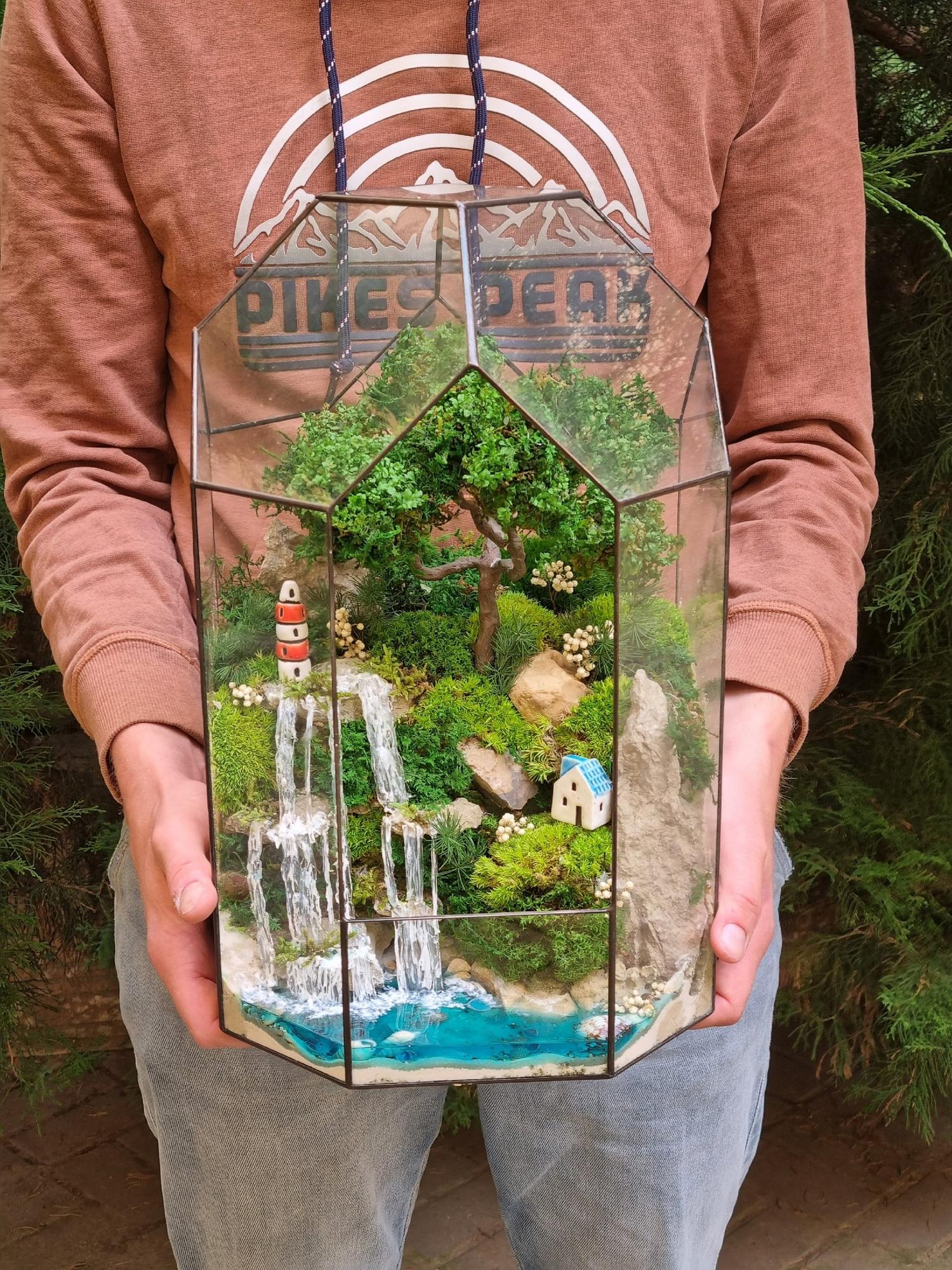 Тепличка с водопадом