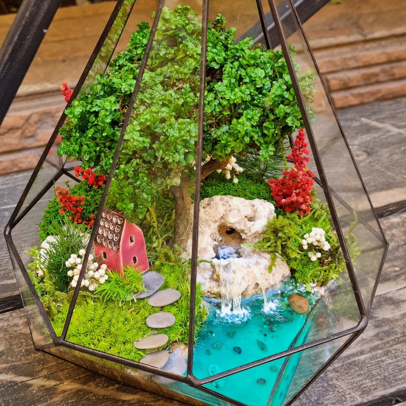 Моссариум в резной капле