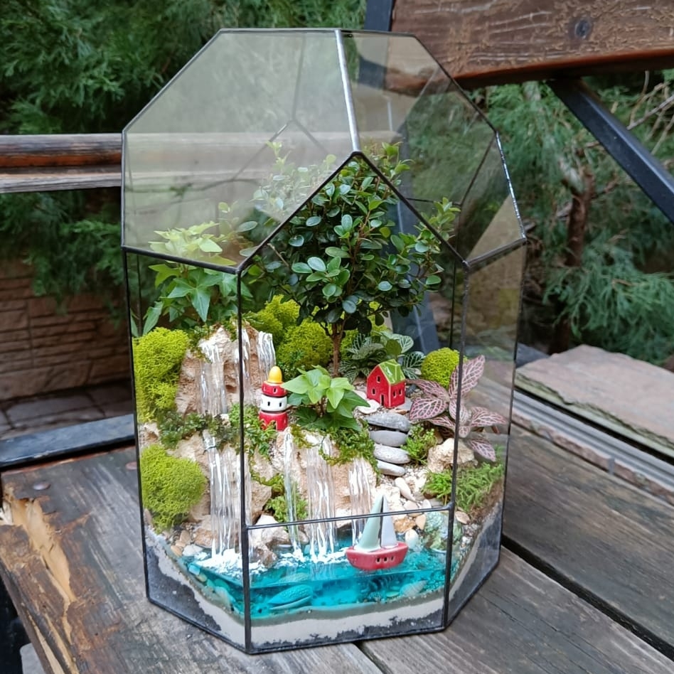 Бонсай в тепличке М с водопадом и 3 фигурками