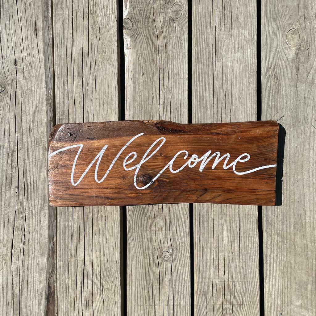 Деревянная табличка с надписью Welcome