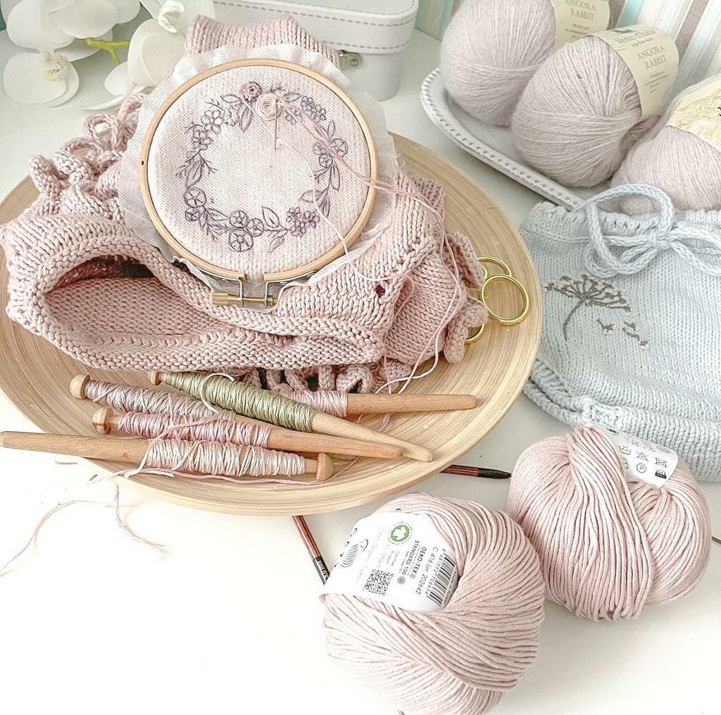 Вышивка по вязаному полотну