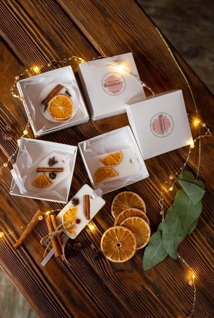 Восковое саше с природным новогодним декором