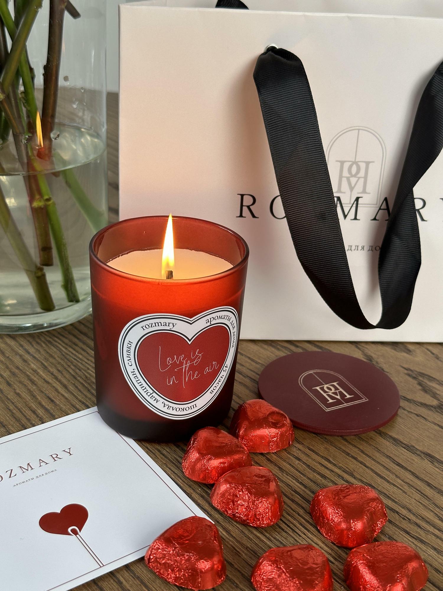 Свеча Love is in the air