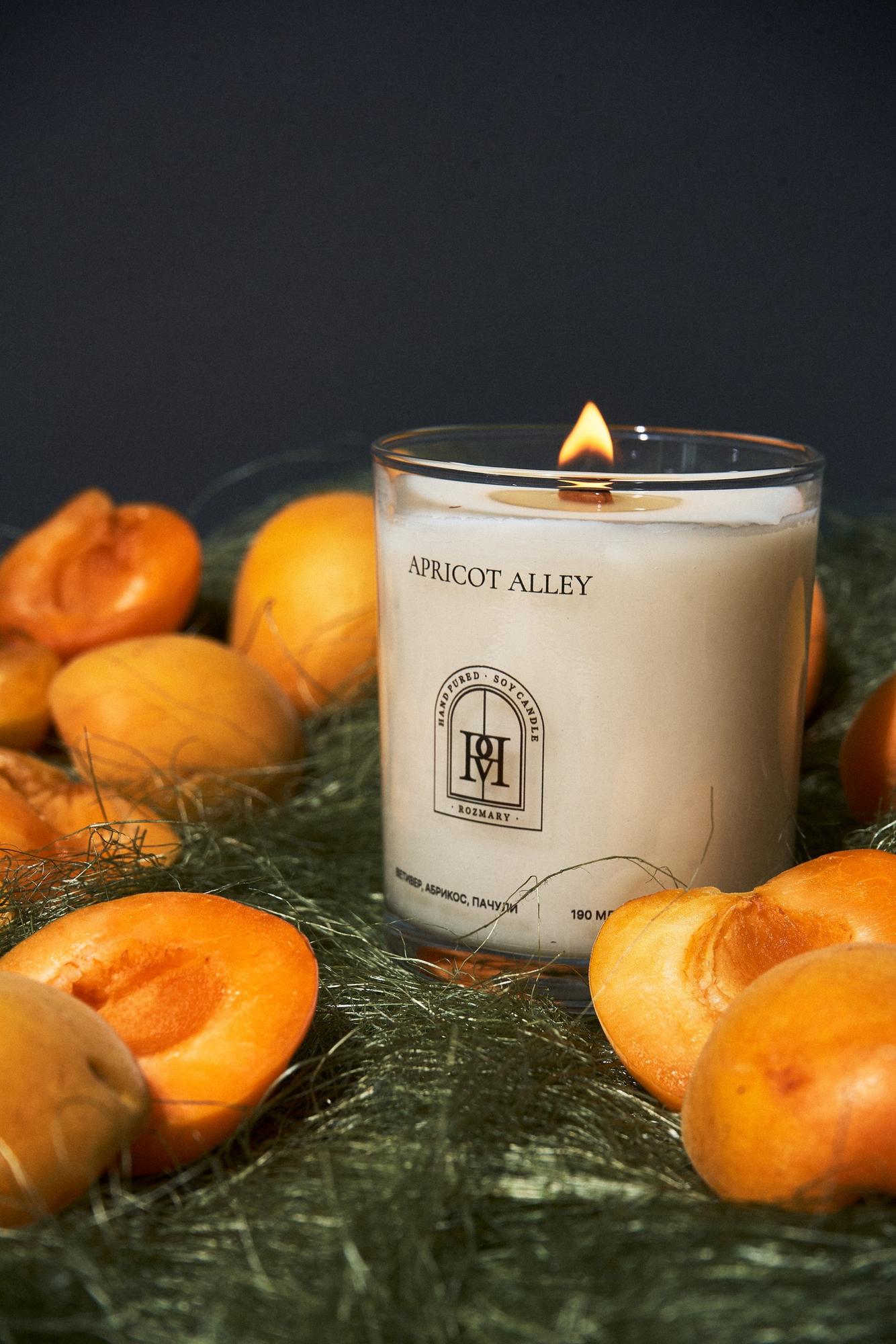 Свеча Apricot alley