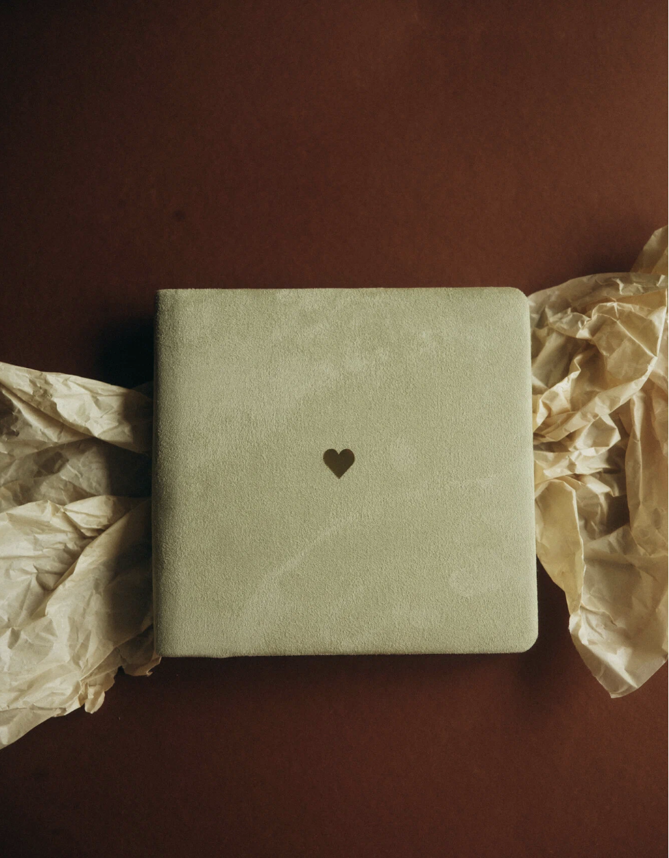 Альбом на 28 фотографий "MOMENTS" (фисташка, вертикальные прорези)