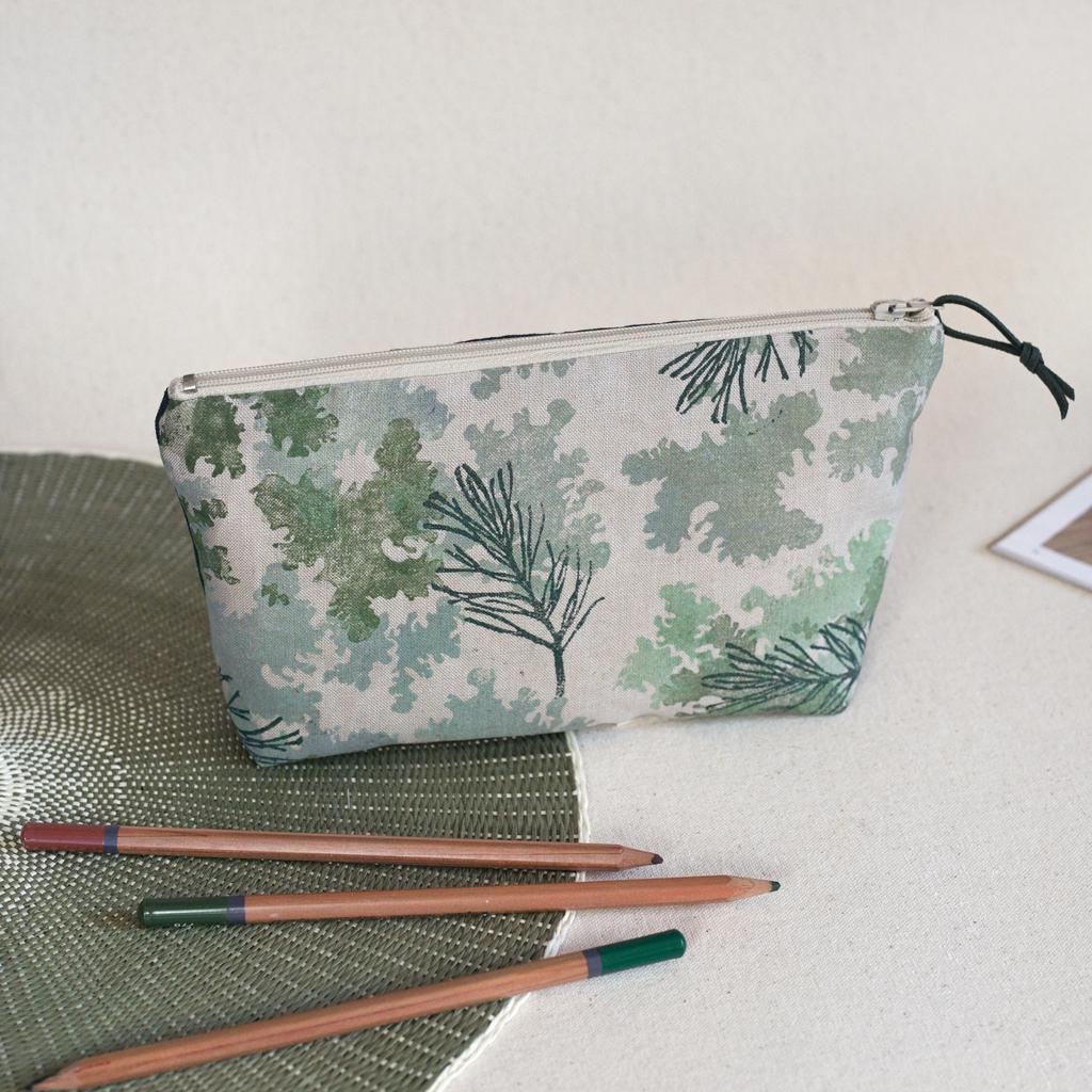 Linen beauty pouch Lichen