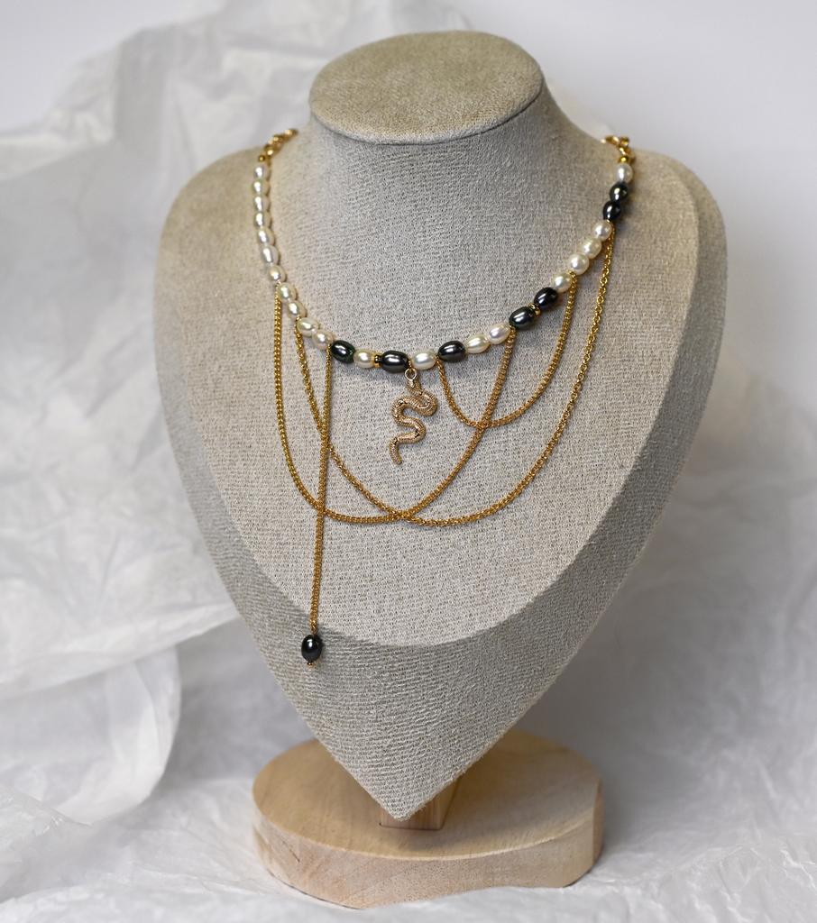Pearl necklace Snake