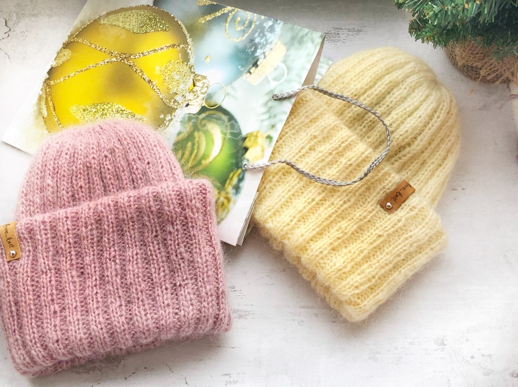 Шапка из мохера с двойным отворотом