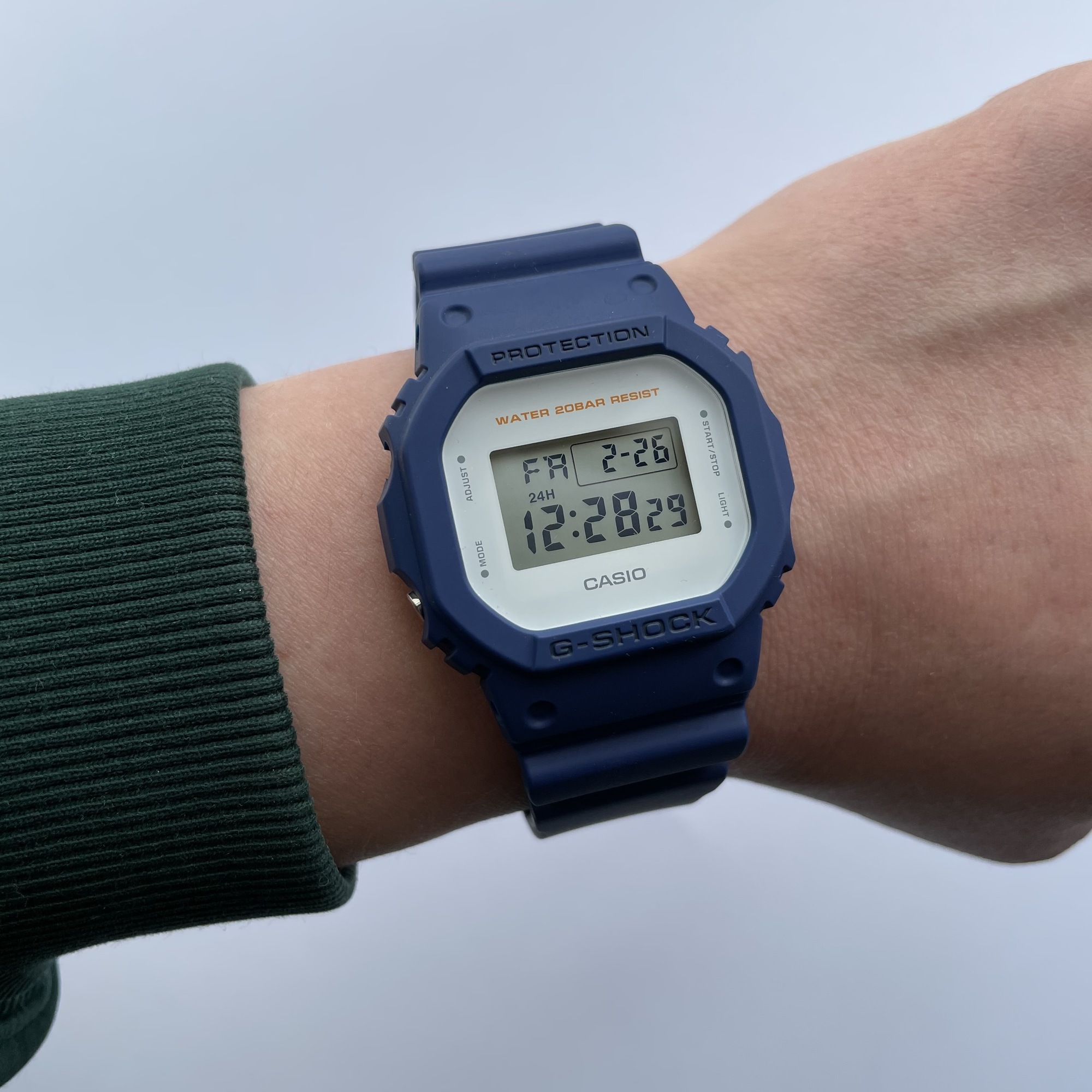 Наручные часы Casio G-SHOCK DW-5600M-2E
