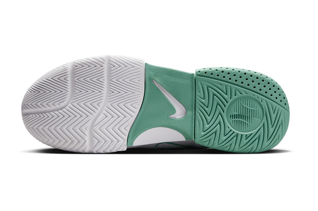 Теннисные кроссовки женские Nike Court Lite 4