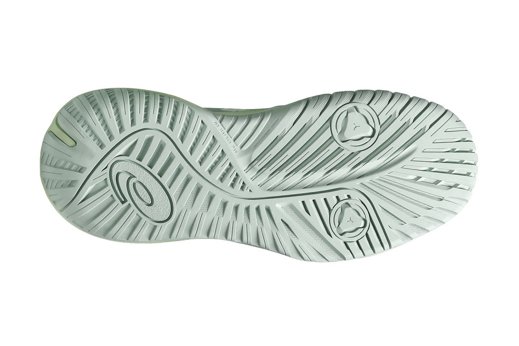 Теннисные кроссовки женские Asics Gel-Challenger 15