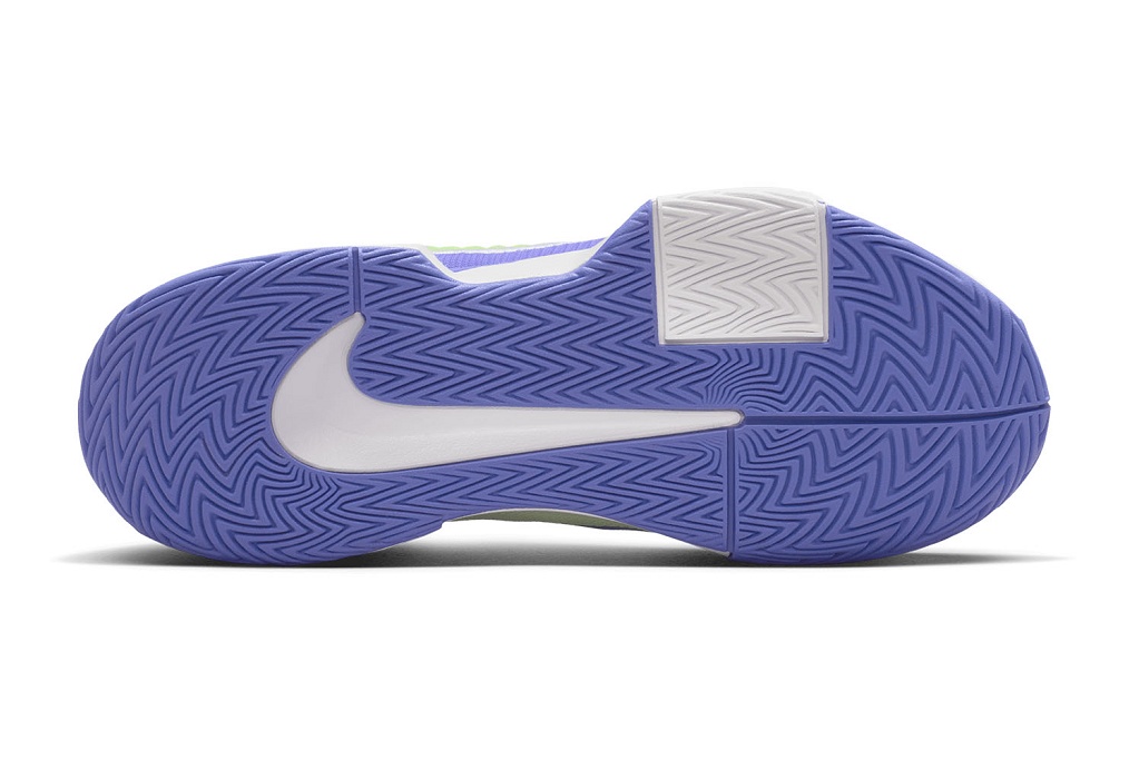 Теннисные кроссовки женские Nike Air Zoom GP Challenge Pro HC