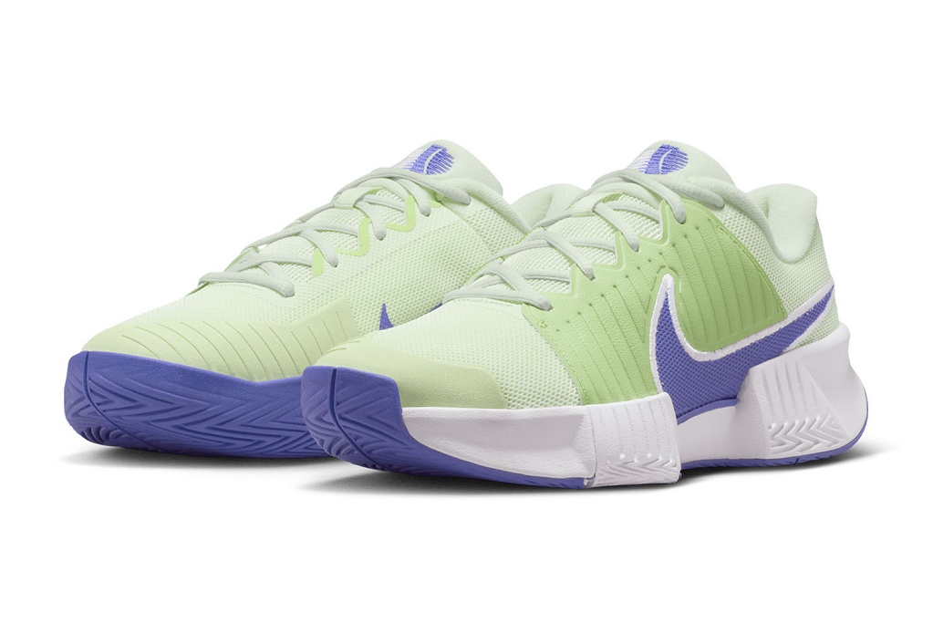 Теннисные кроссовки женские Nike Air Zoom GP Challenge Pro HC