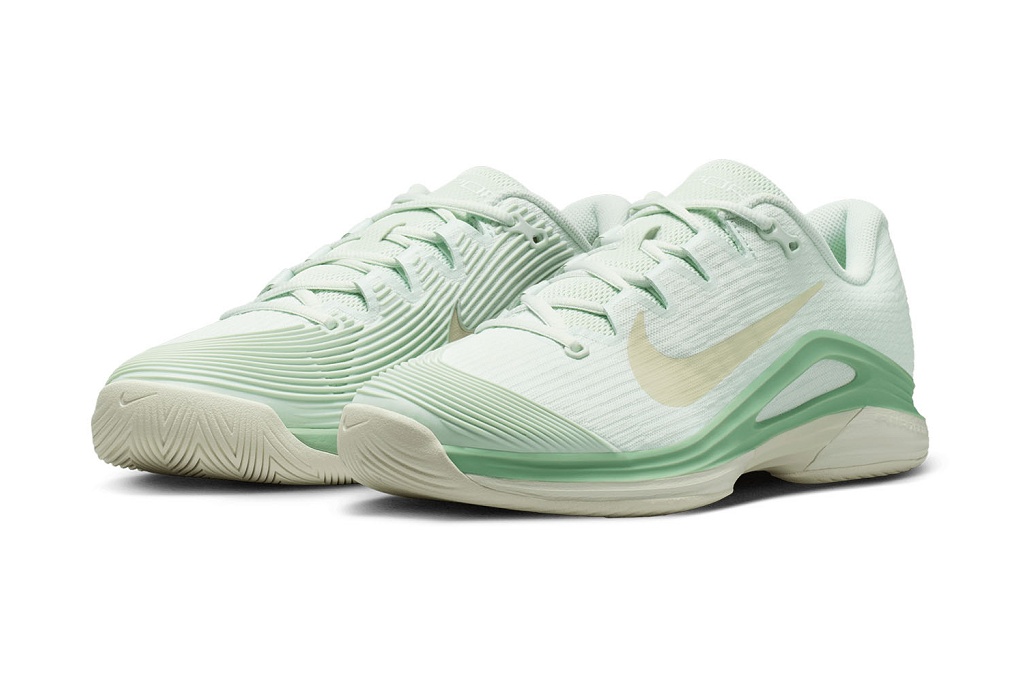 Теннисные кроссовки женские Nike Air Zoom Vapor 12 HC