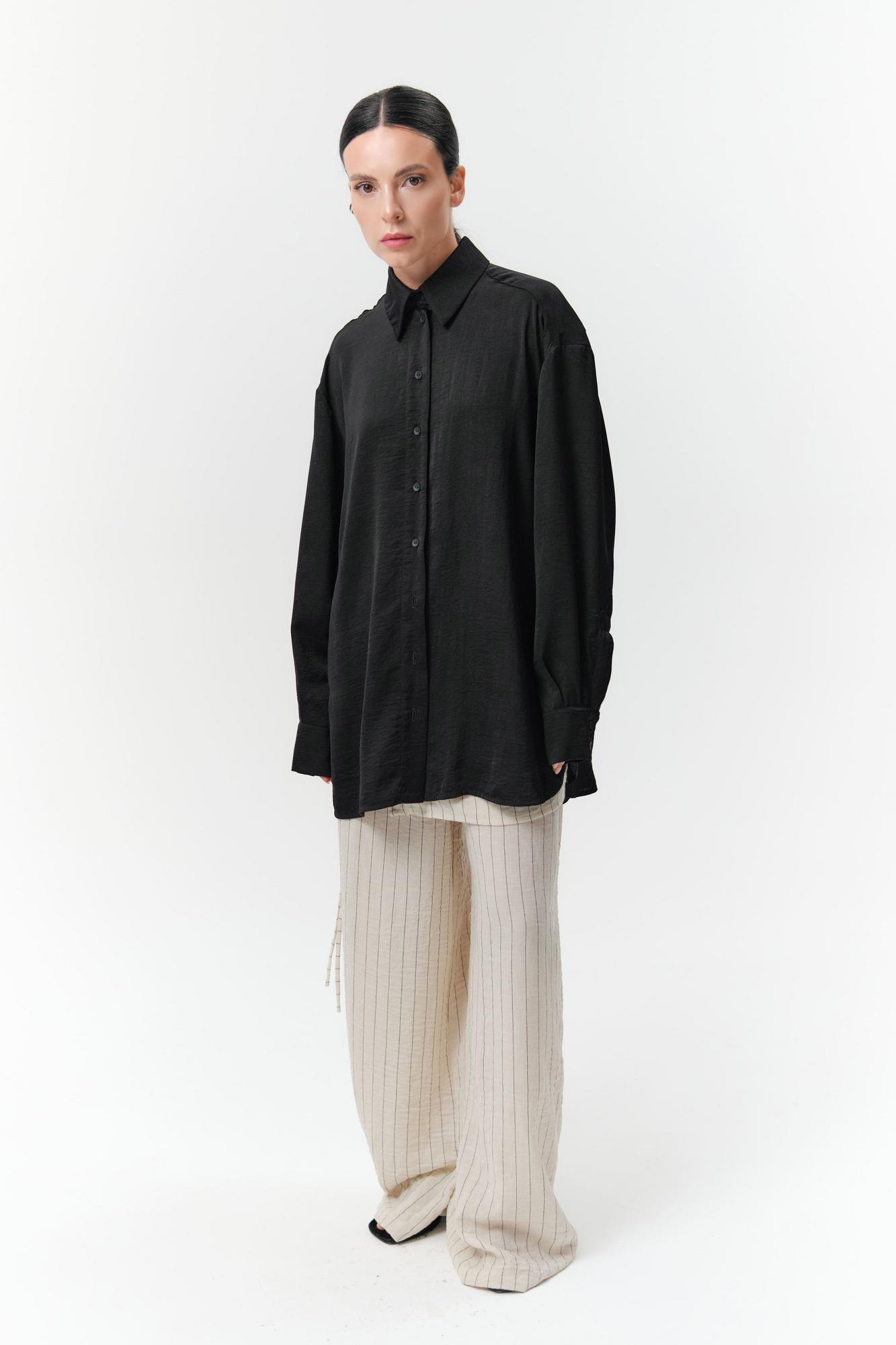 Рубашка в мокром шелке черная