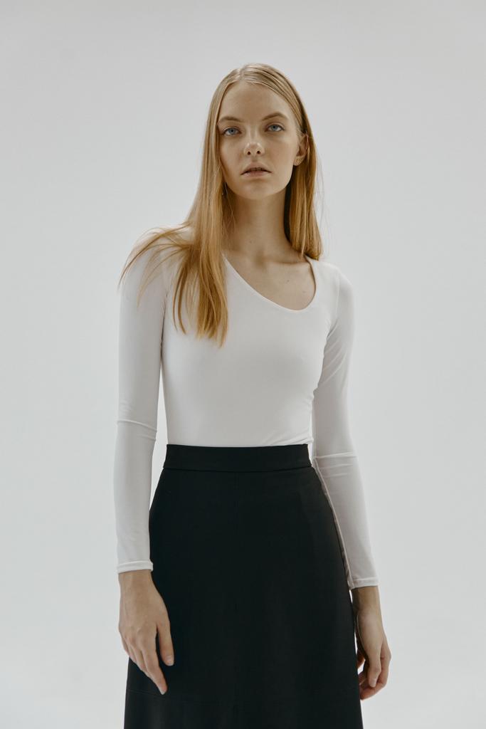 Лонгслив  с фигурной горловиной «TEAR» белый