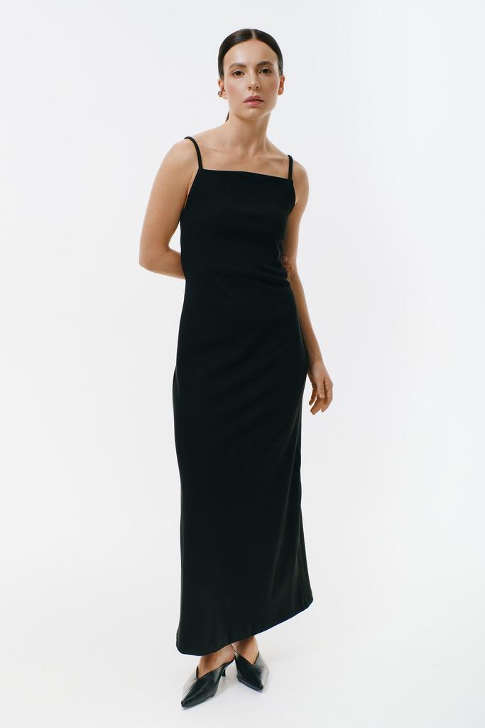 Платье-футляр из рельефной ткани