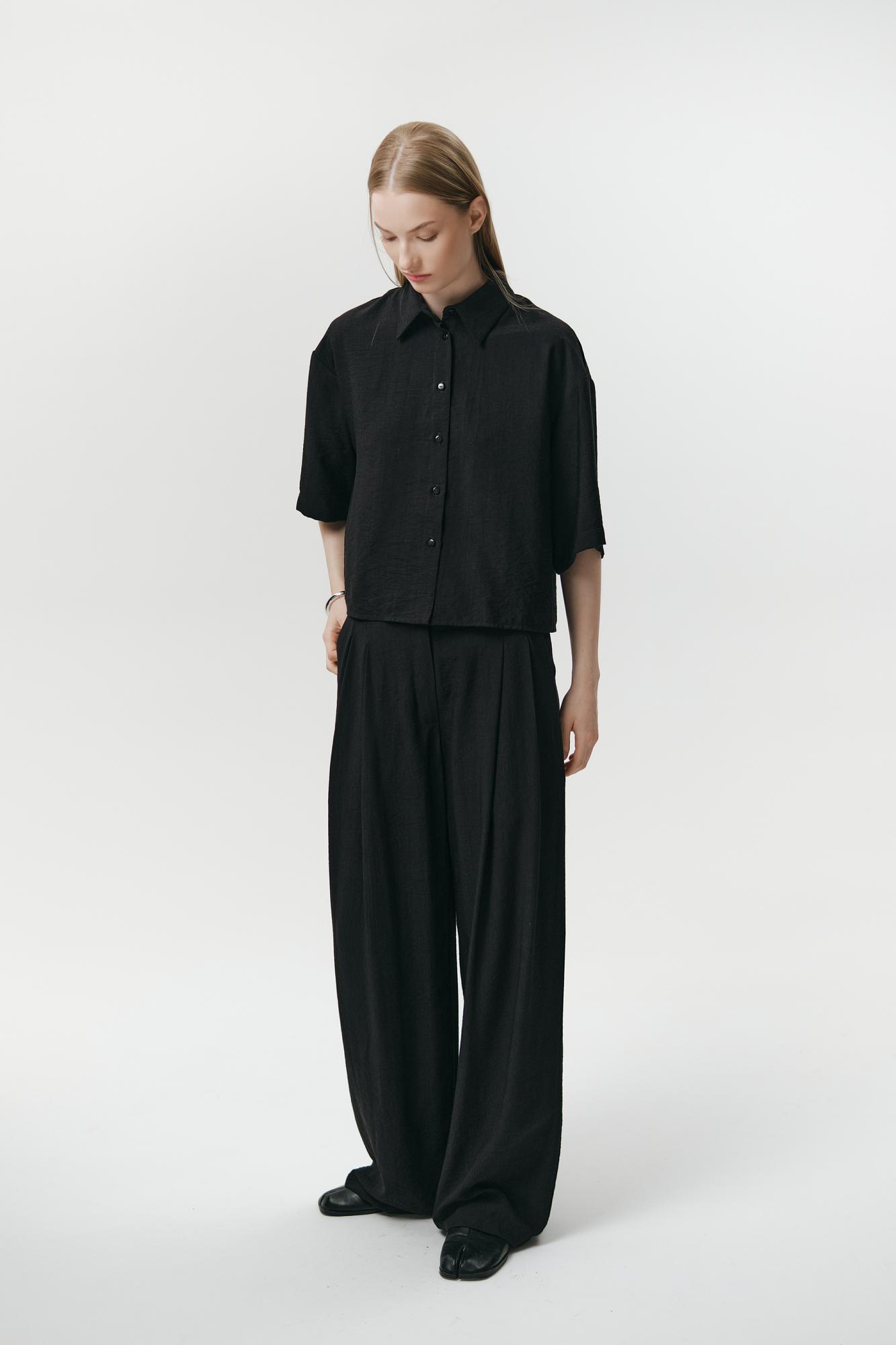 Укороченная рубашка из фактурного льна в черном цвете