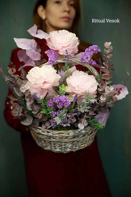 Траурная корзина из искусственных цветов "Бирма" высота 35, ширина 30см