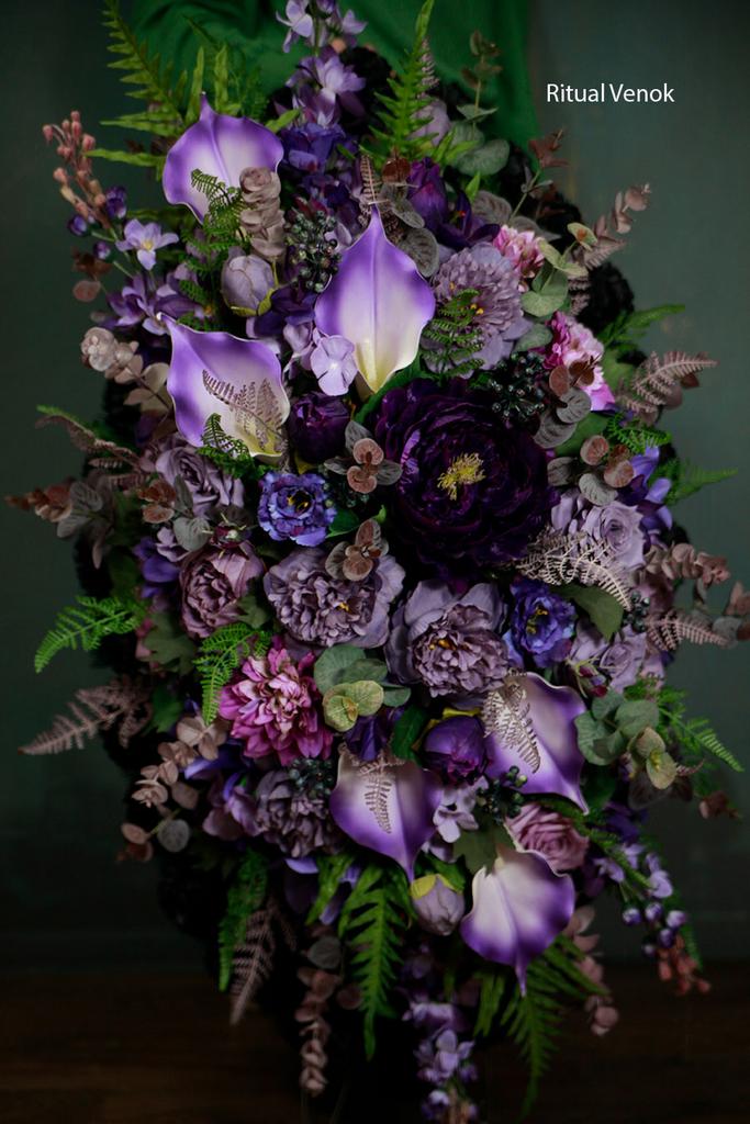 Искусственный венок "Сирень" высота 105см