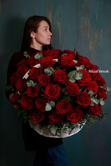 Траурная корзина Premium  "50 Красных роз"