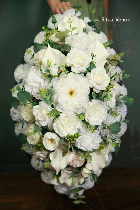 Ритуальный венок "Камелия" высота 90см