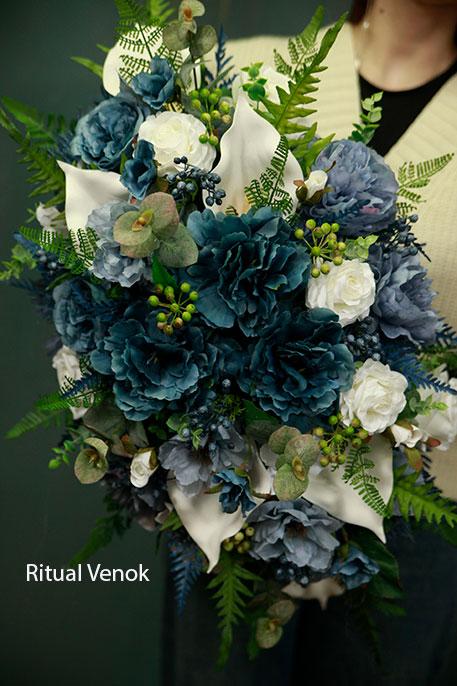 Траурная композиция на возложение "Сиена" длина 70см\ ширина 40см