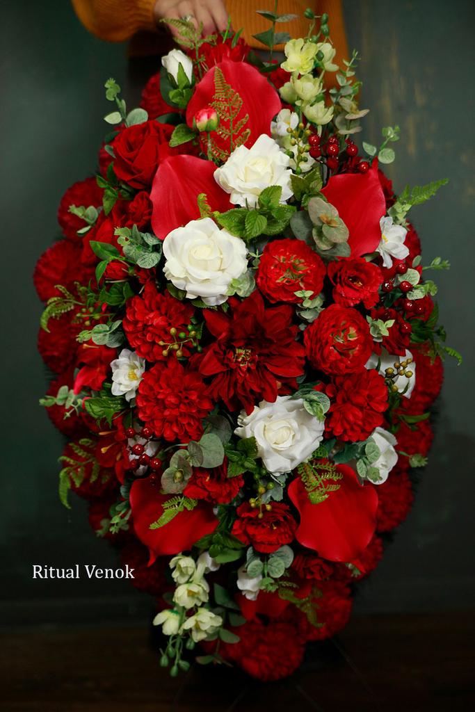 Траурный венок "Антуриум" высота 90 см