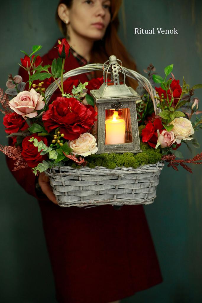 Траурная композиция Premium  " Ассоль"   высота 40см, ширина 50см