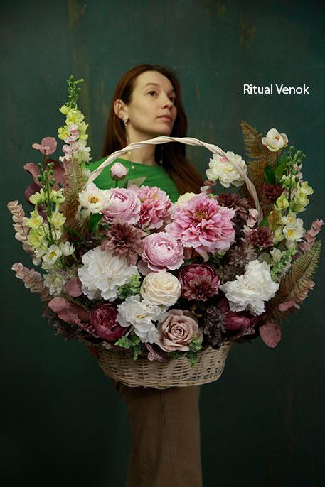 Траурная композиция из искусственных цветов "Варна" высота 60см, ширина 60см