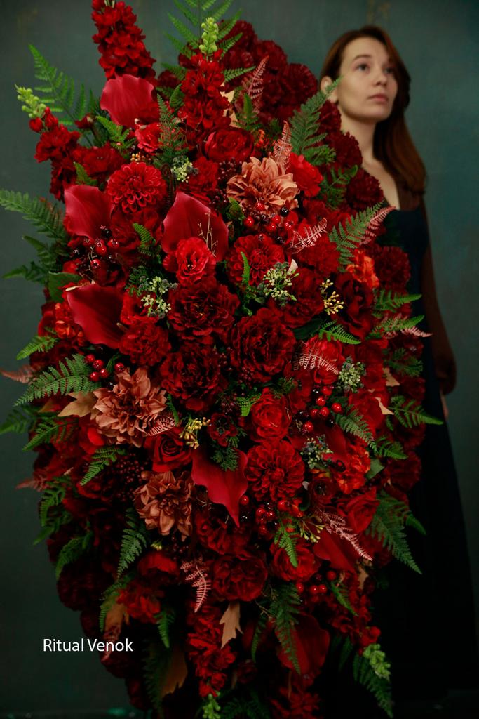 Искусственный траурный венок GRAND Premium "Готланд" высота 160см\ ширина 80см