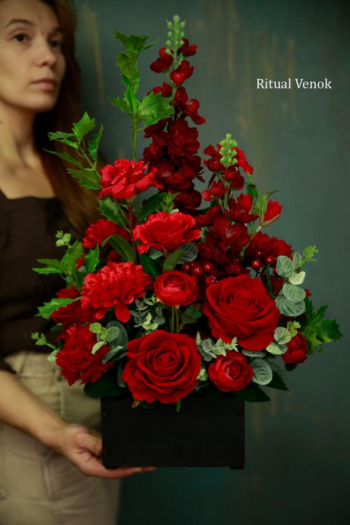 Траурная композиция "Бордо" высота 50 см\ ширина 35 см