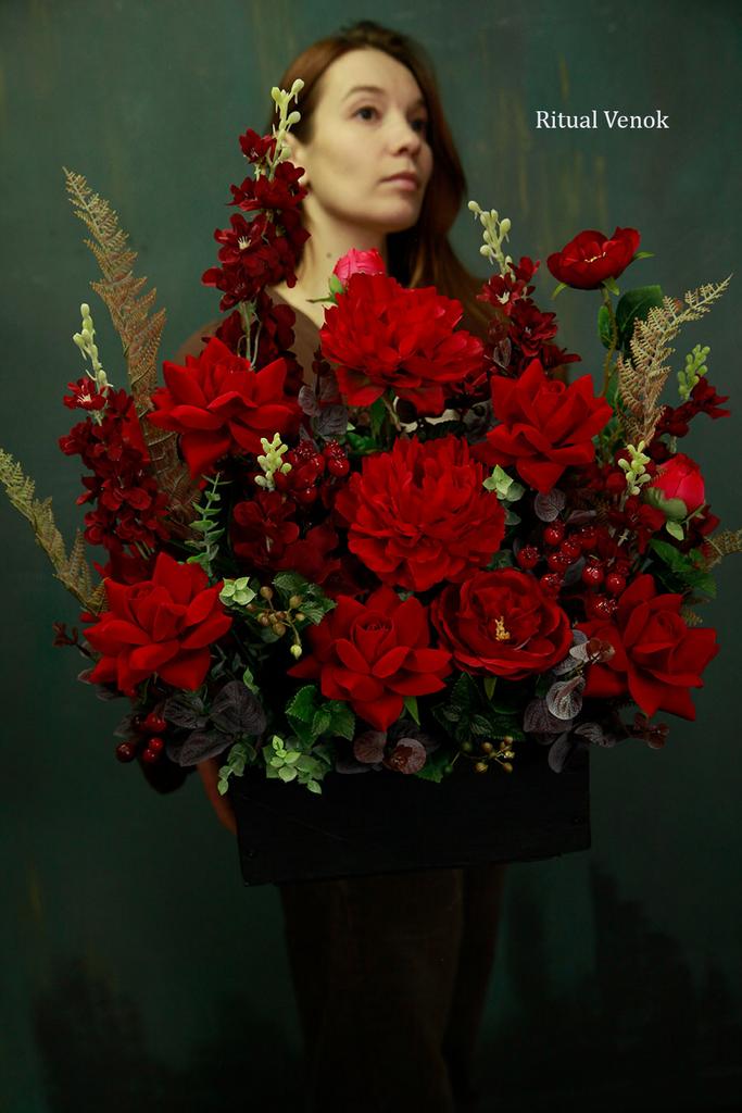 Траурная корзина "Бордо" высота 50 см\ ширина 50 см