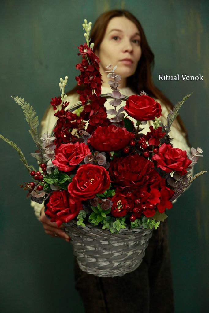 Траурная корзина "Бордо" высота 50 см\ ширина 40 см