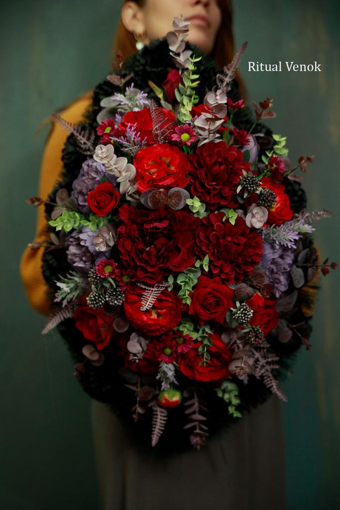 Искусственный траурный венок Premium" Алира" высота 60см\ширина 40см