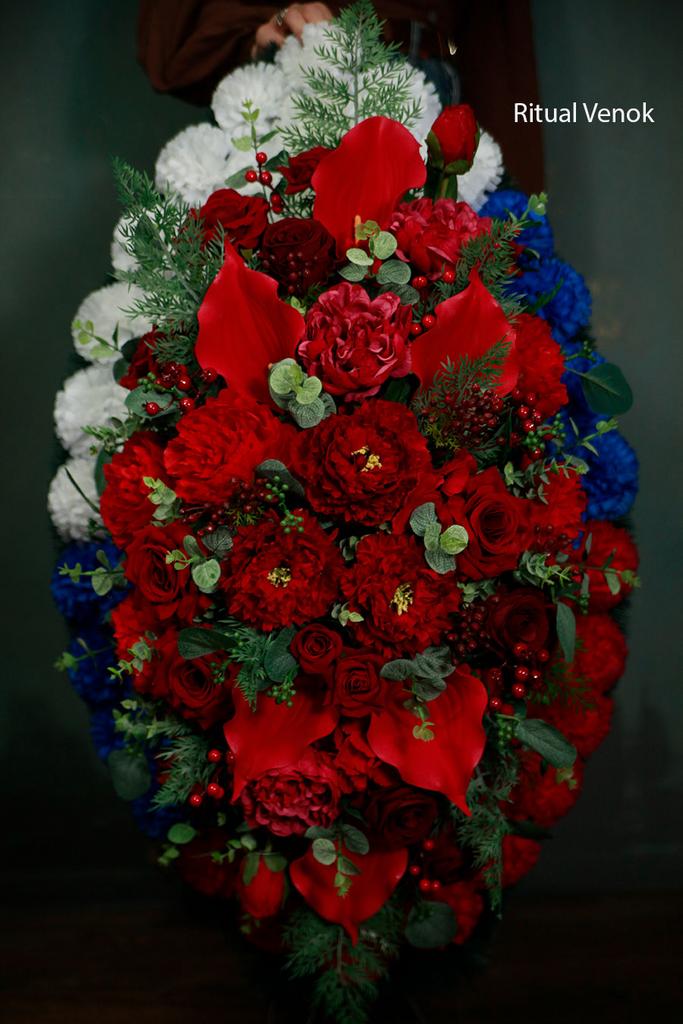 Искусственный траурный венок Premium с флагом "Эталон" высота 105 см, ширина 60см