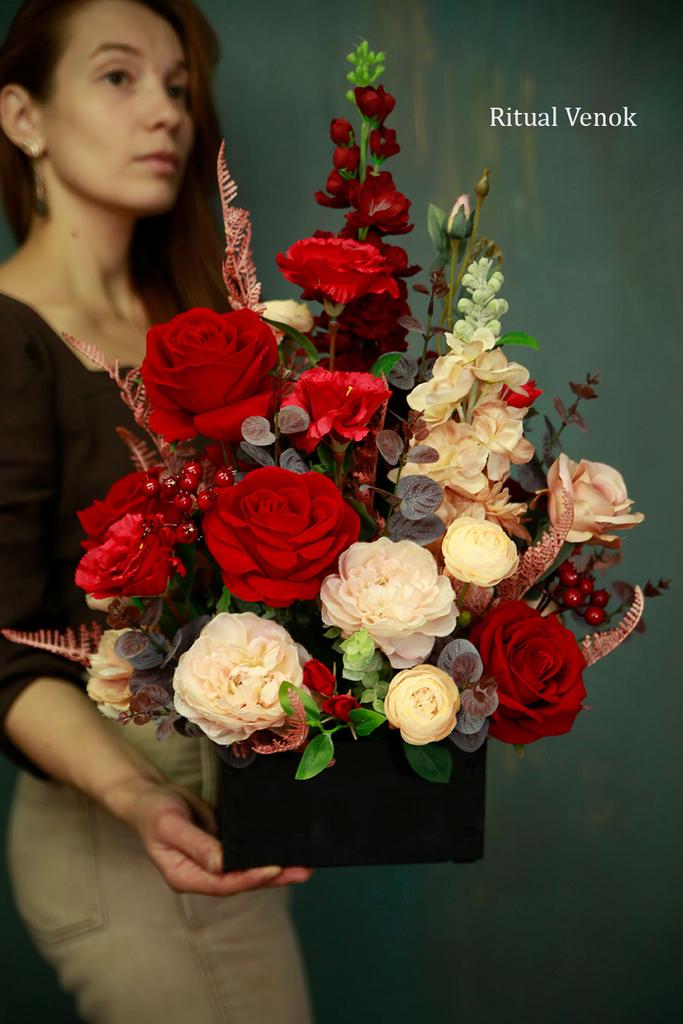 Композиция  "Альма" в кашпо из натурального дерева:  высота 50 см\ ширина 35см