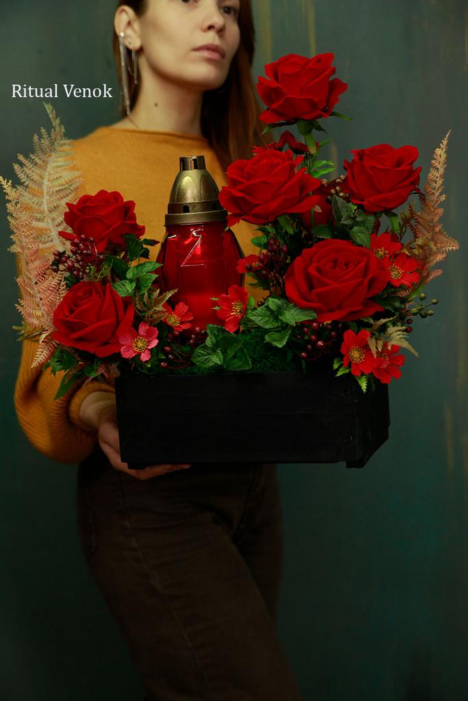 Траурная композиция "Вельвет" высота 40см\ ширина 40см