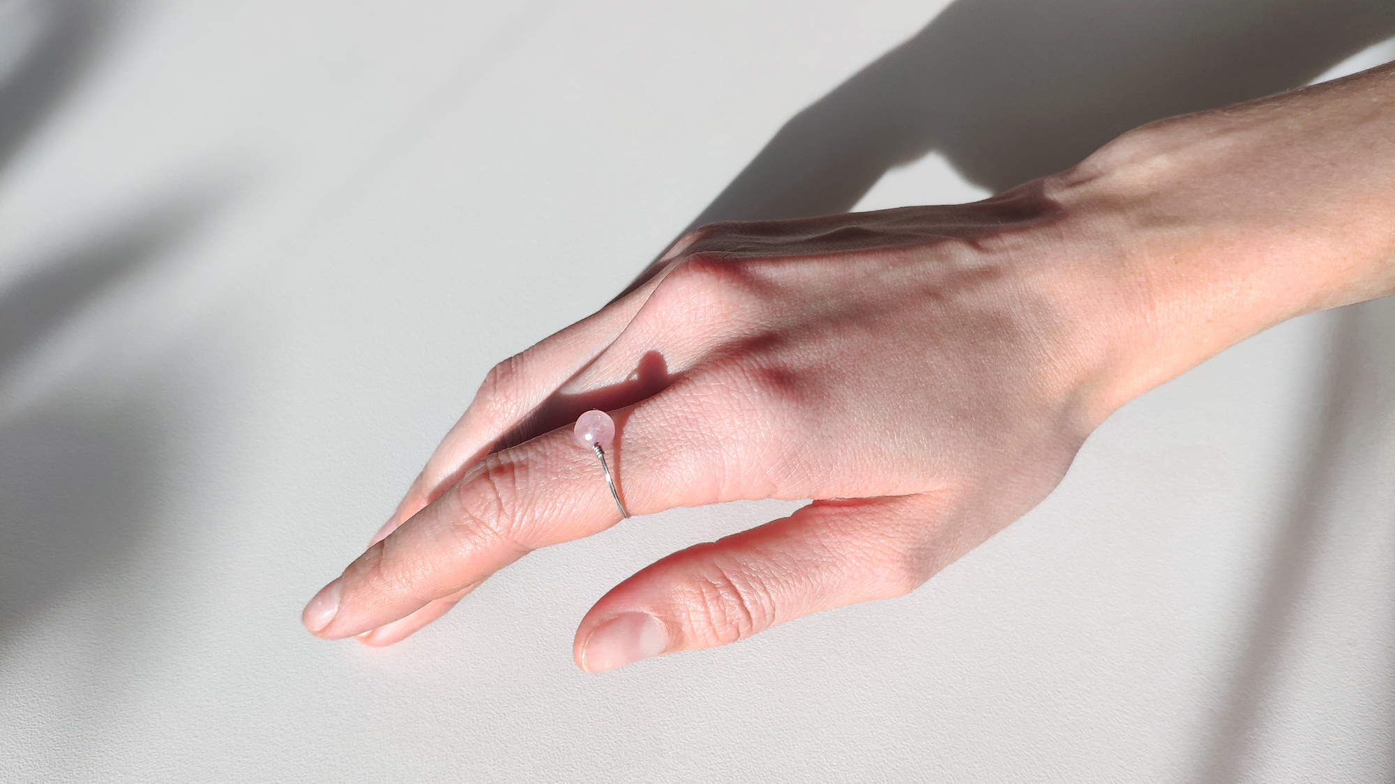 Кольцо с розовым кварцем