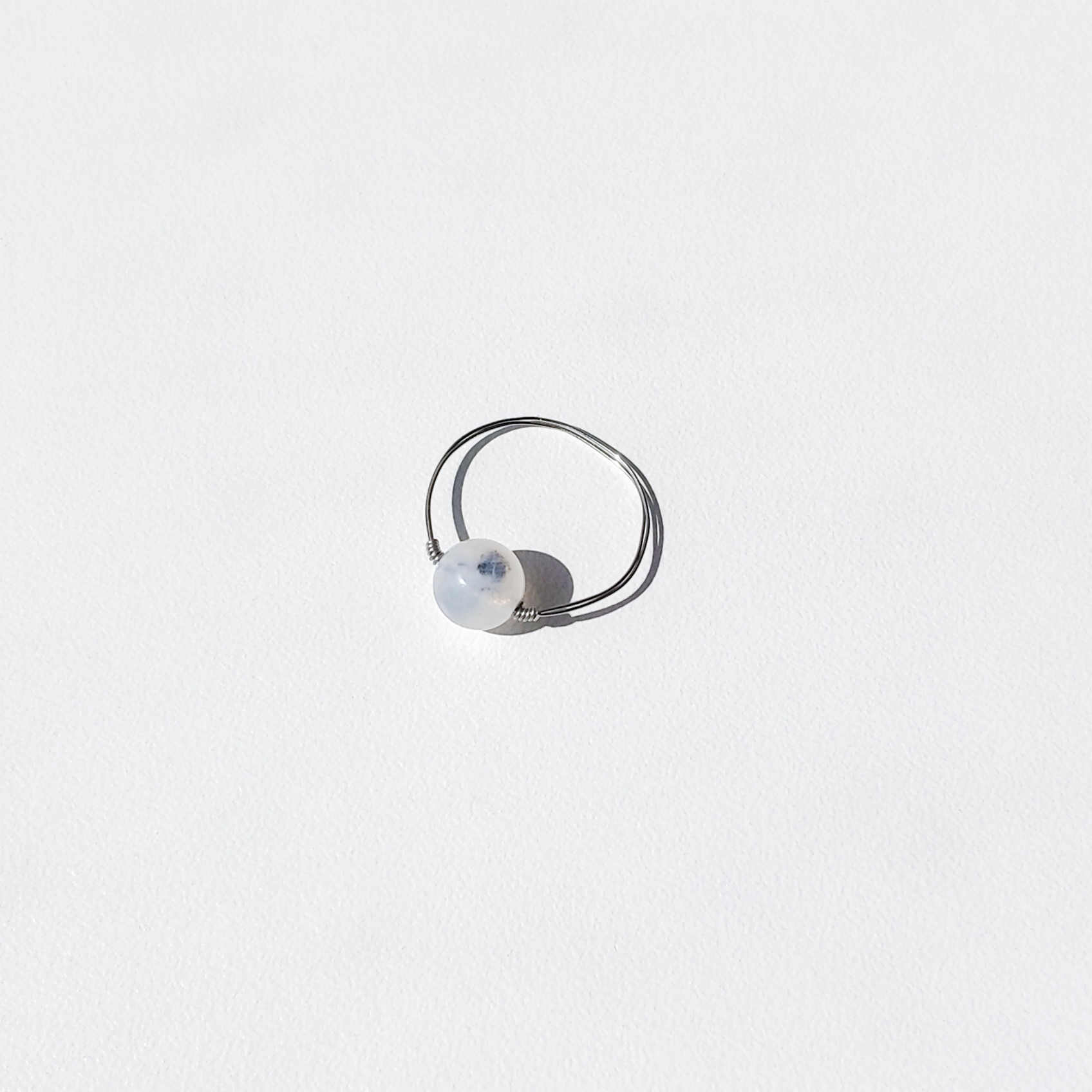 кольцо с лунным камнем