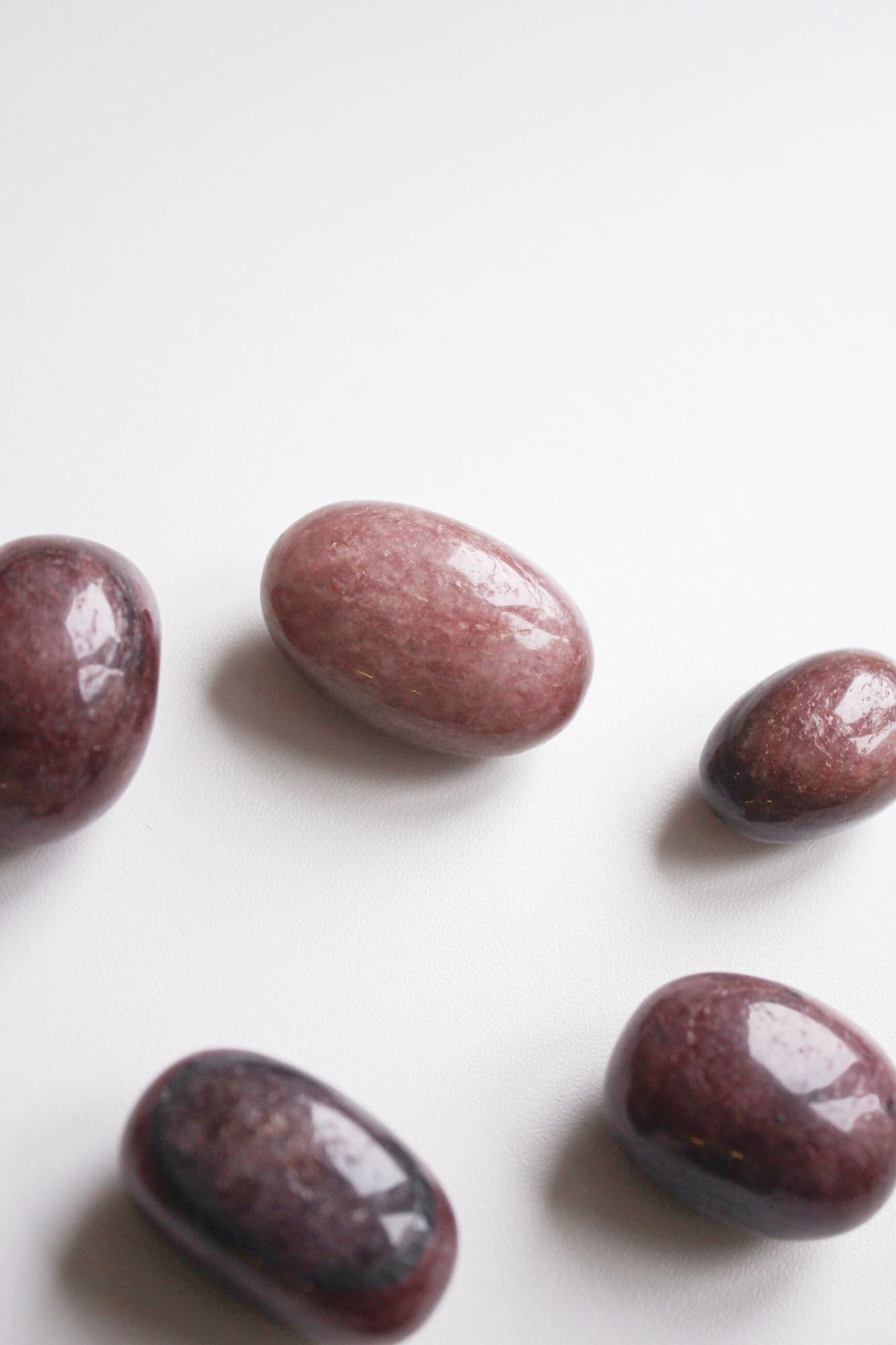 Клубничный кварц - галтовка