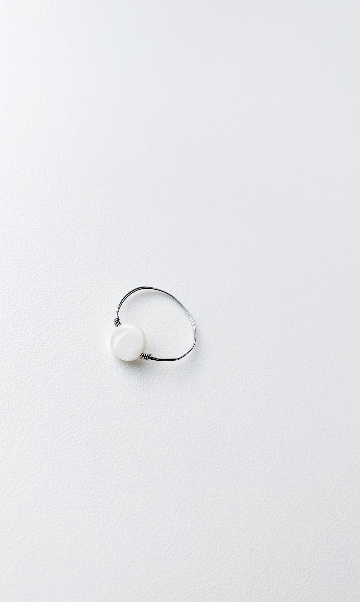 Кольцо с перламутром