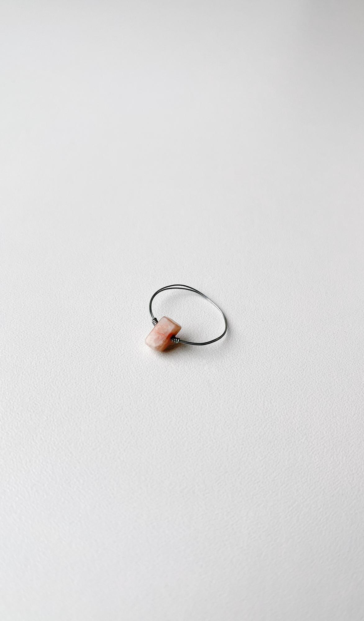 Кольцо с солнечным камнем