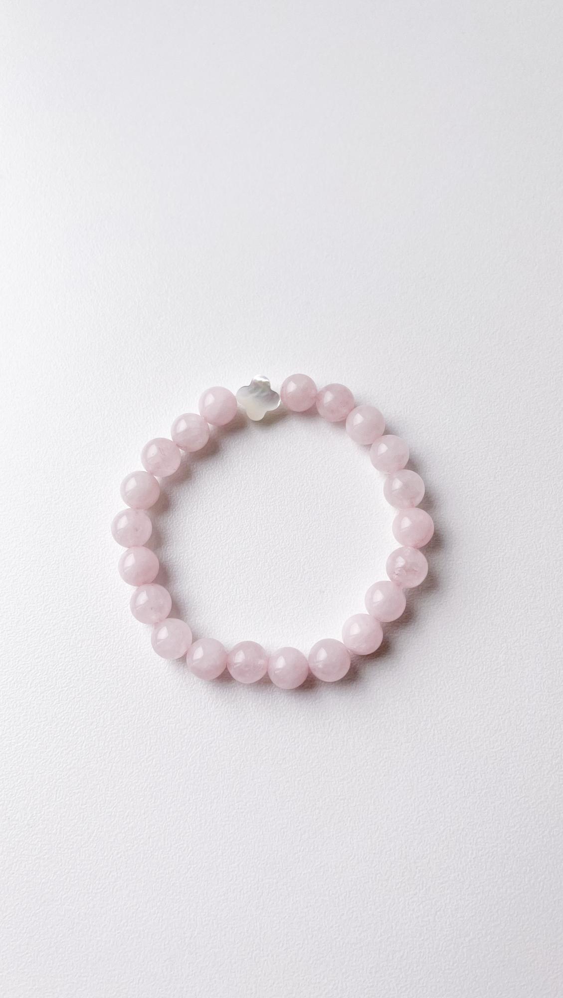 Браслет из розового кварца - Перламутровый четырехлистник