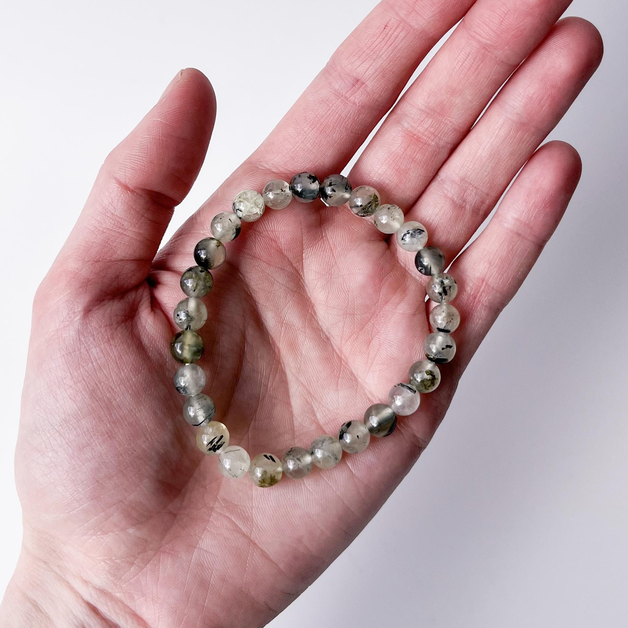 Браслет из пренита