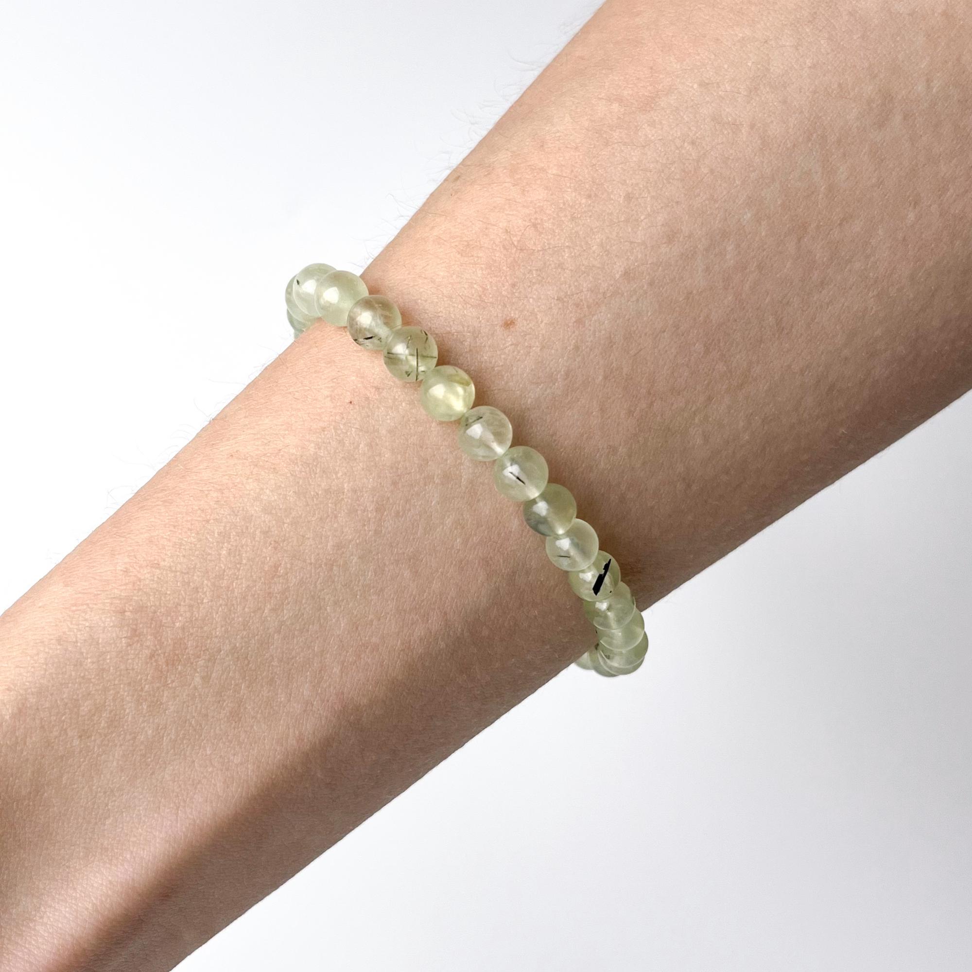 Браслет из пренита