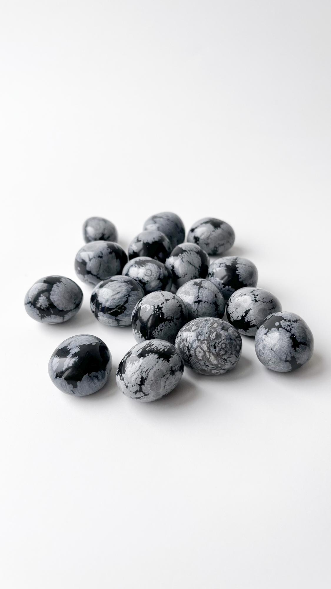 Снежный обсидиан - галтовка