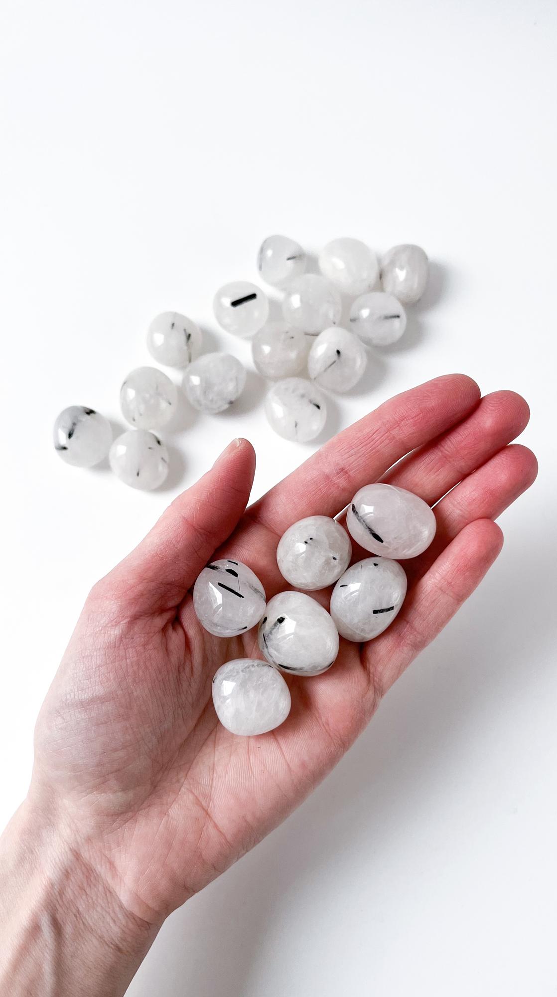 Кварц с турмалином - галтовка