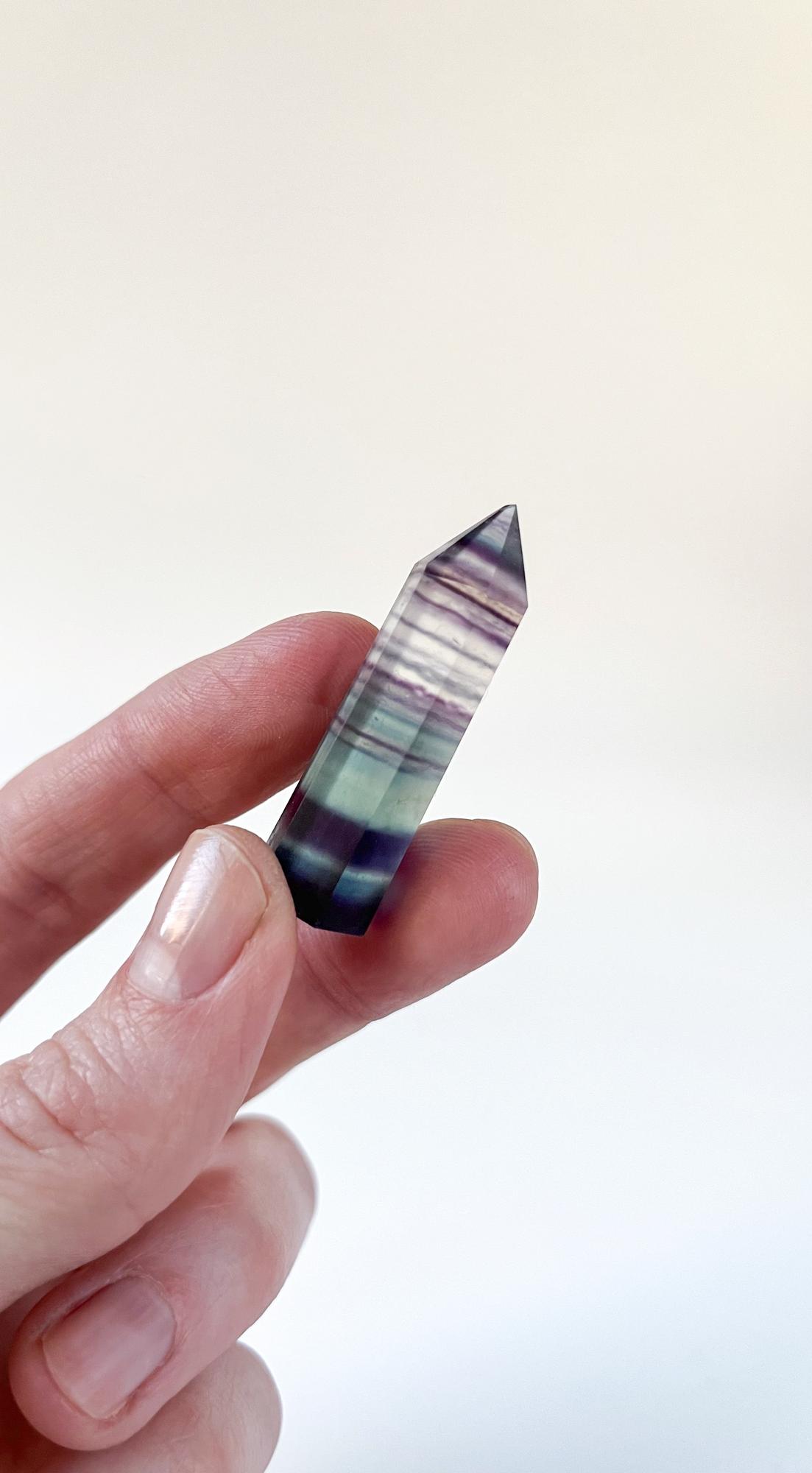 Радужный флюорит - кристалл