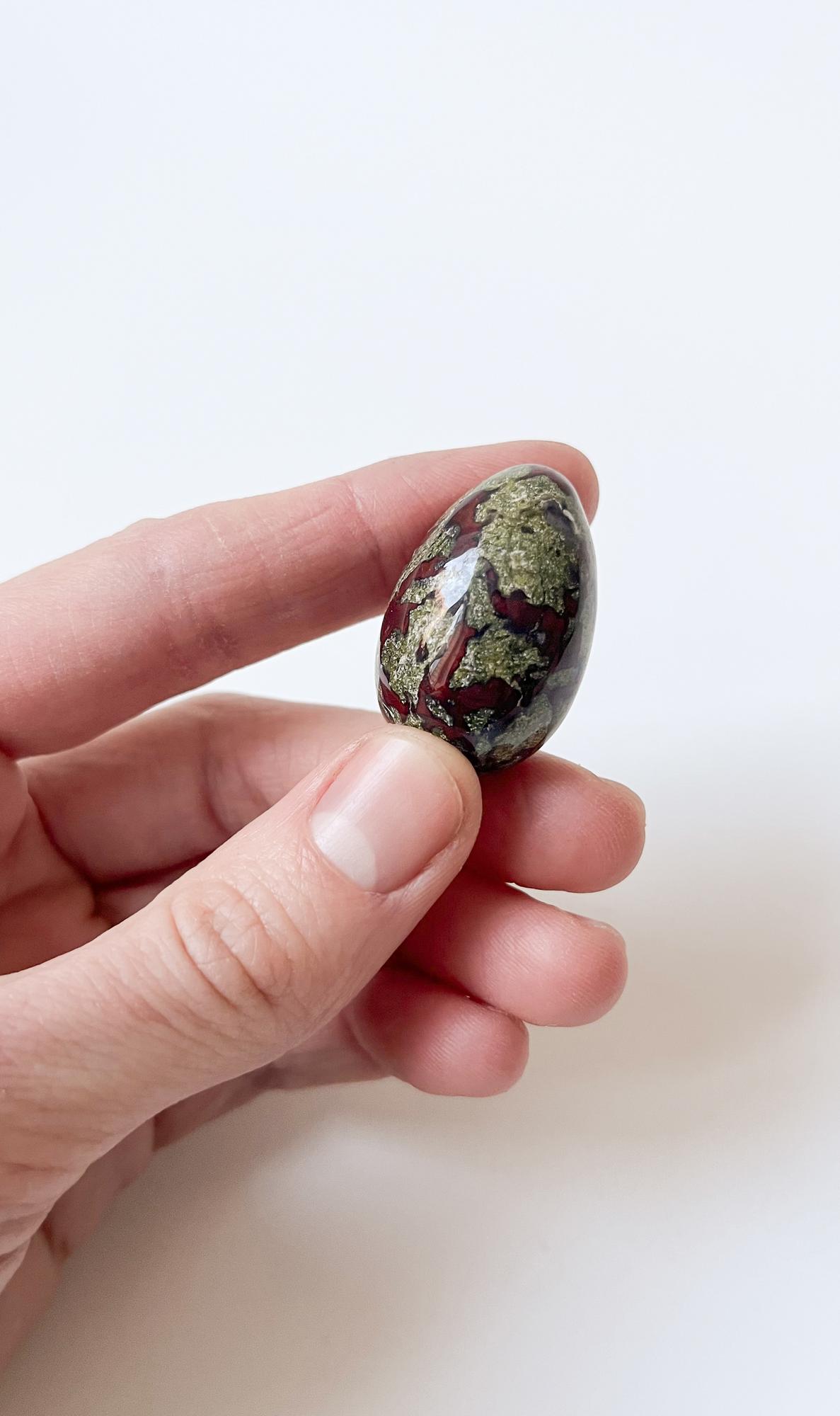 Яшма "Кровь дракона" - яйцо